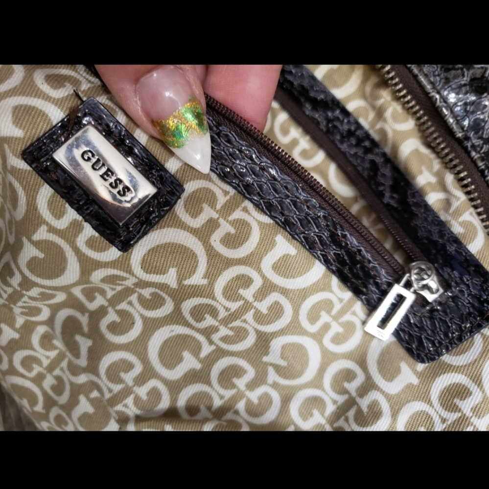 Guess Snakeskin Print Medium Size Purse in Grey & Black - Picture 12 of 14